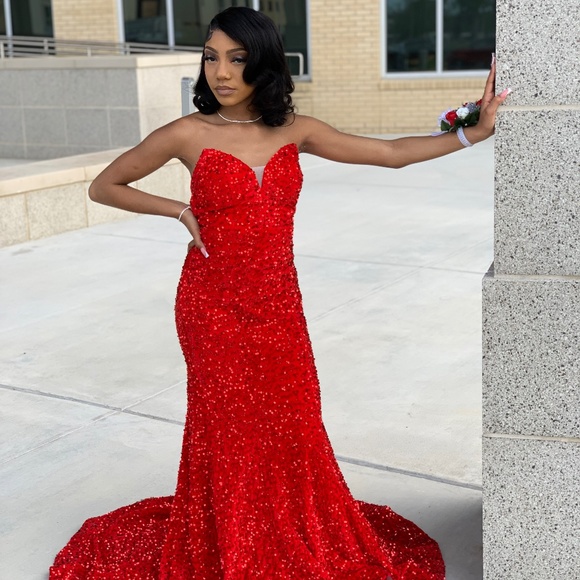 Dresses & Skirts - Red sequin prom dress